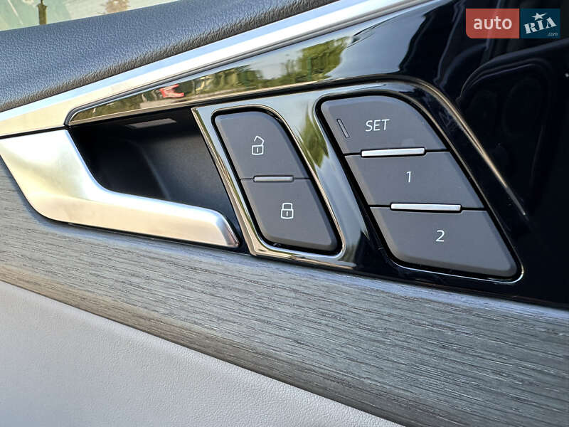 Седан Audi A4 2020 в Одессе