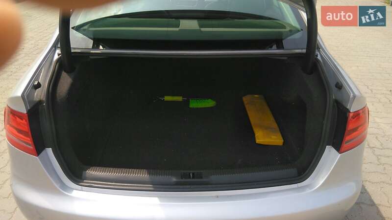 Седан Audi A4 2010 в Львові