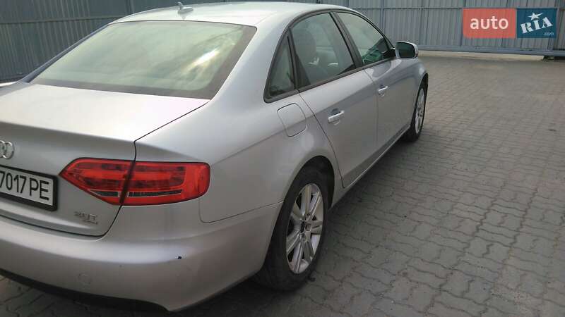Седан Audi A4 2010 в Львові