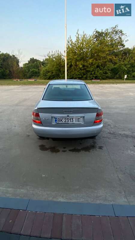 Седан Audi A4 1997 в Вараше фото 14 Седан Audi A4 1997 в Вараше