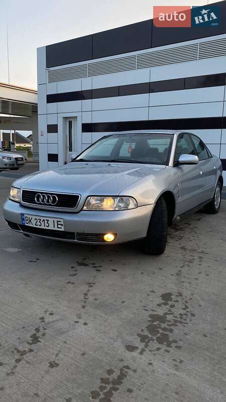Седан Audi A4 1997 в Вараше фото 10 Седан Audi A4 1997 в Вараше