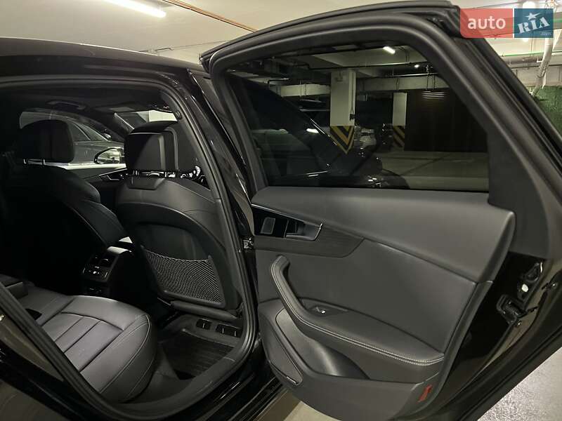 Седан Audi A4 2022 в Києві