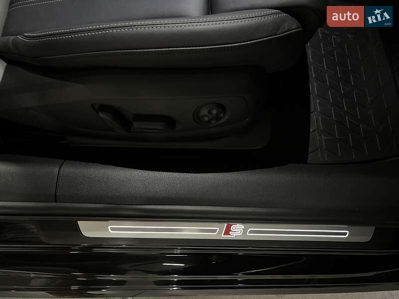 Седан Audi A4 2022 в Києві
