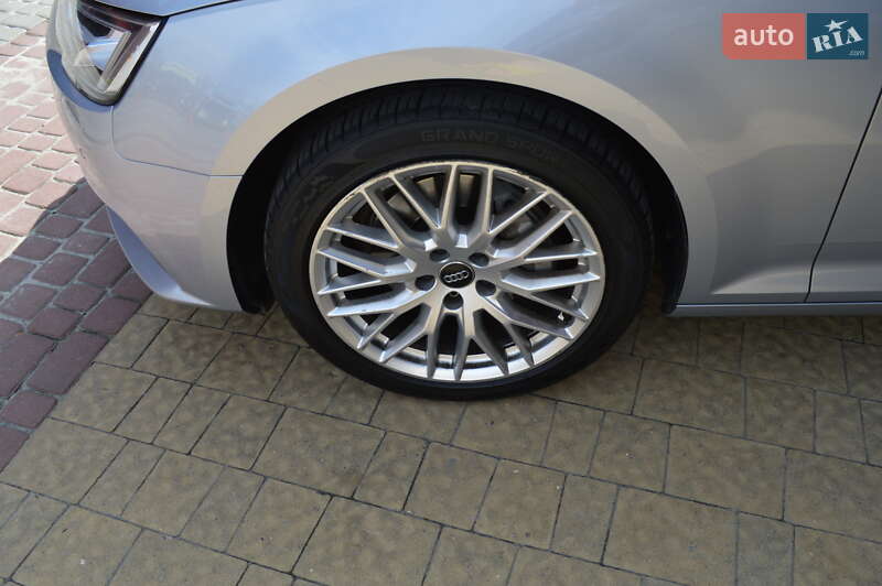 Седан Audi A4 2018 в Львове