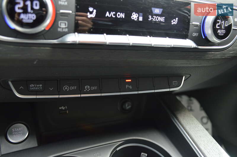 Седан Audi A4 2018 в Львове