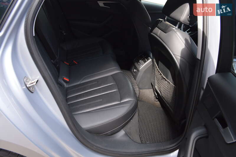 Седан Audi A4 2018 в Львове