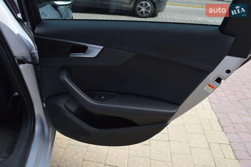 Седан Audi A4 2018 в Львове