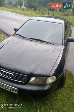 Седан Audi A4 1996 в Верховине