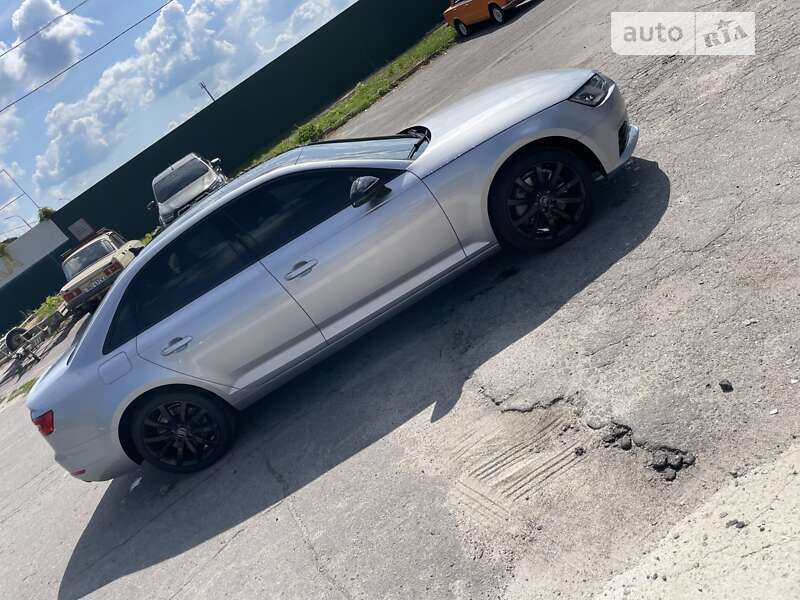 Седан Audi A4 2015 в Полтаве