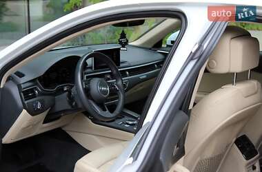 Седан Audi A4 2019 в 