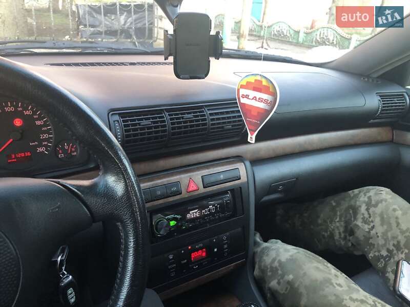 Седан Audi A4 1998 в Луцке