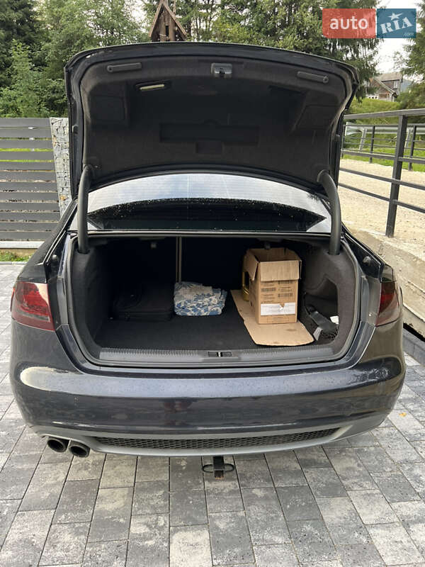 Седан Audi A4 2012 в Яремчі