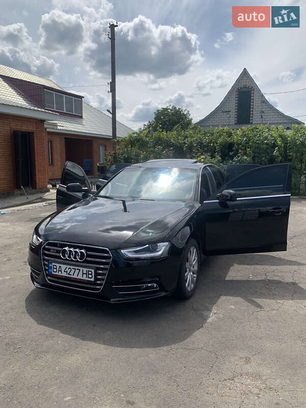 Седан Audi A4 2012 в Гайвороне