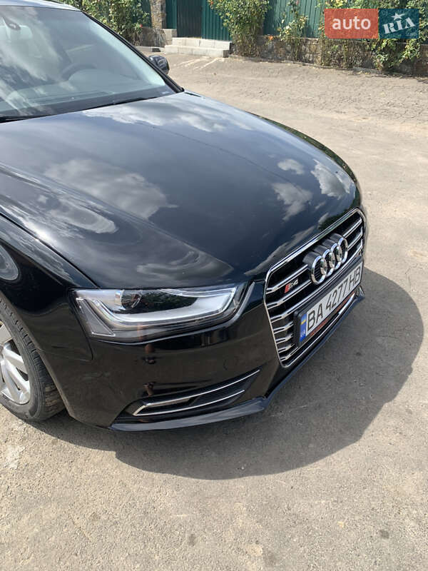 Седан Audi A4 2012 в Гайвороне