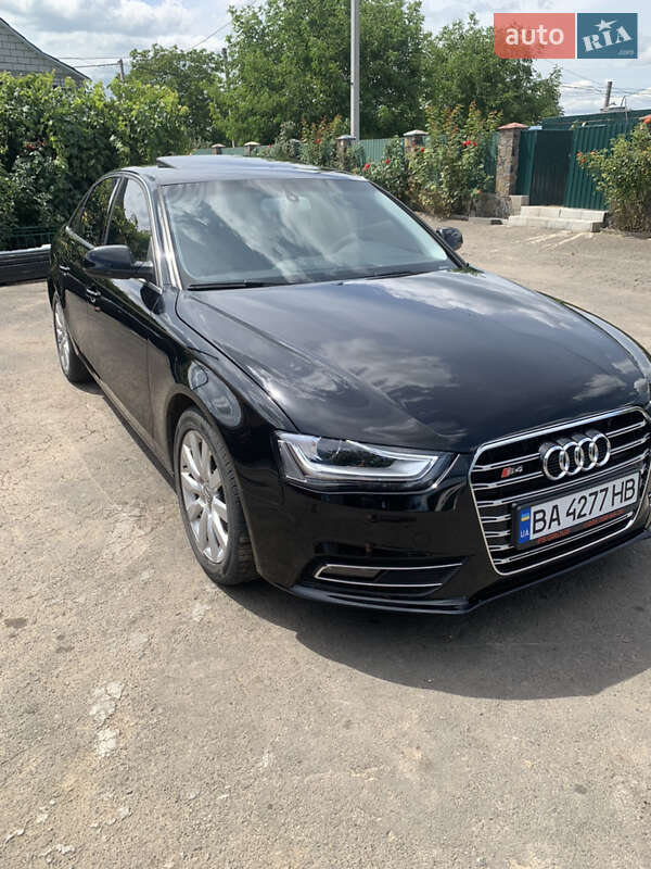 Седан Audi A4 2012 в Гайвороне