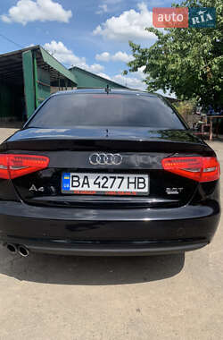 Седан Audi A4 2012 в Гайвороне