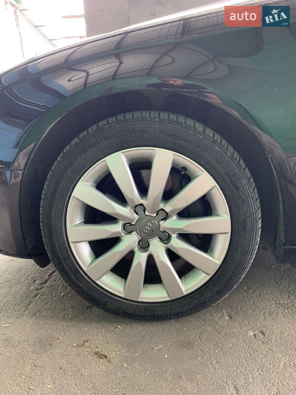 Седан Audi A4 2012 в Гайвороне