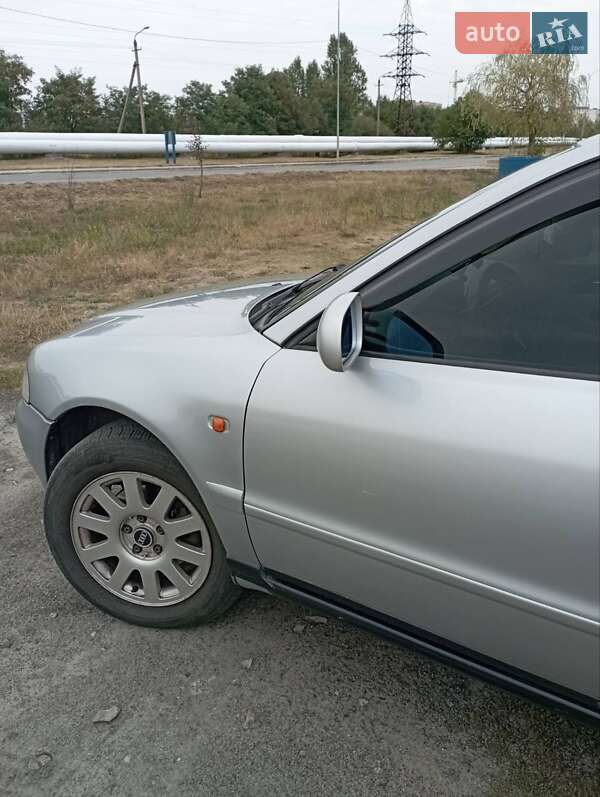 Универсал Audi A4 1998 в Нетешине