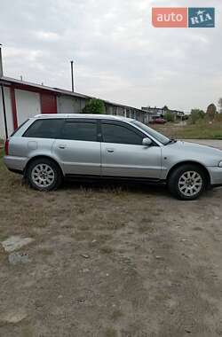 Универсал Audi A4 1998 в Нетешине