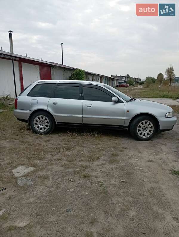 Универсал Audi A4 1998 в Нетешине