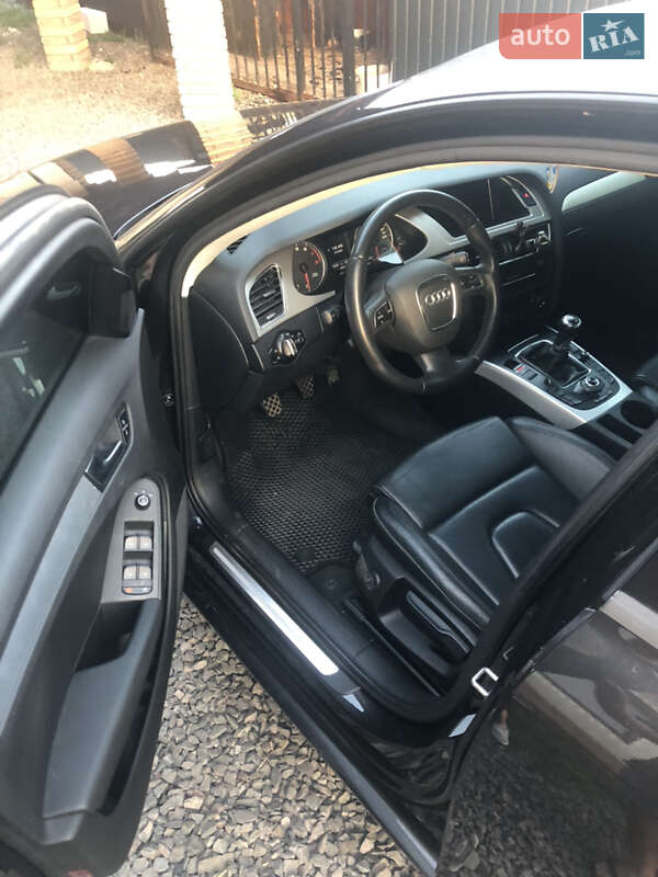 Седан Audi A4 2011 в Мукачево