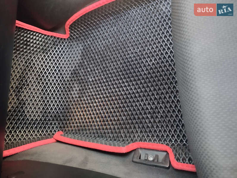 Седан Audi A4 2001 в Ратным