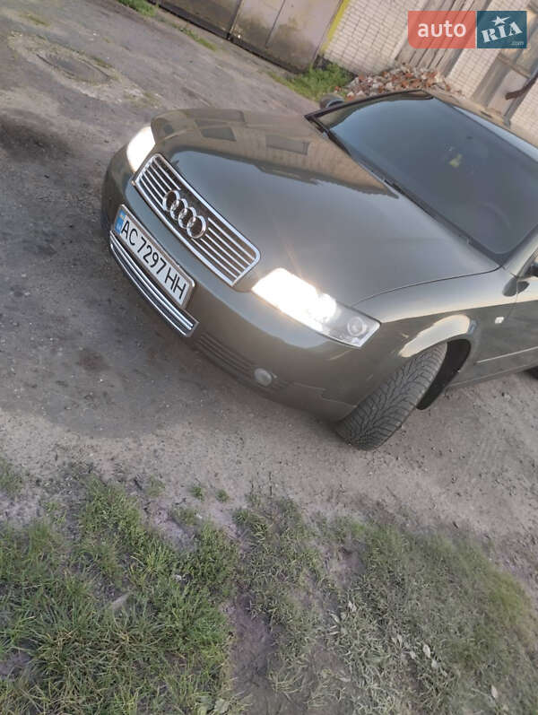 Седан Audi A4 2001 в Ратным