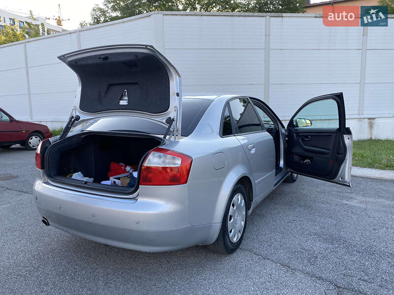 Седан Audi A4 2004 в Львове