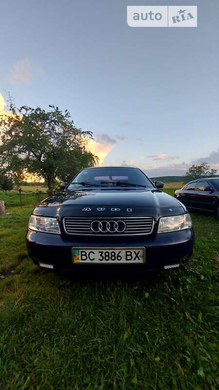 Седан Audi A4 1996 в Старом Самборе