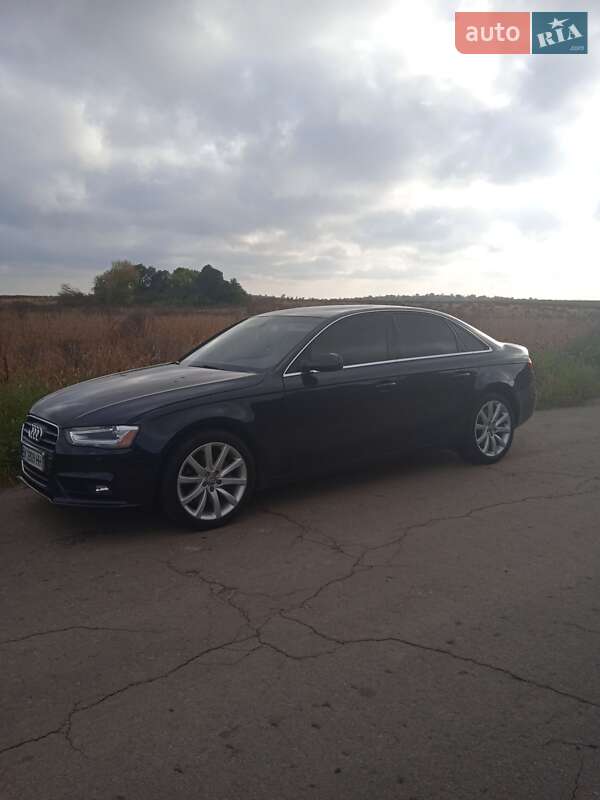 Седан Audi A4 2013 в Ровно