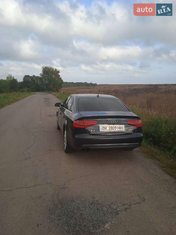 Седан Audi A4 2013 в Ровно