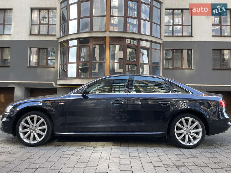 Седан Audi A4 2014 в Ивано-Франковске