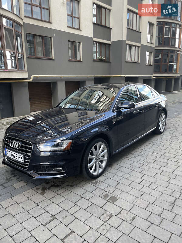 Седан Audi A4 2014 в Ивано-Франковске