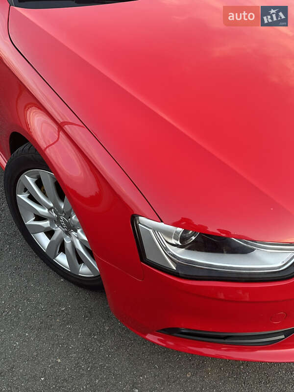 Седан Audi A4 2013 в Львове