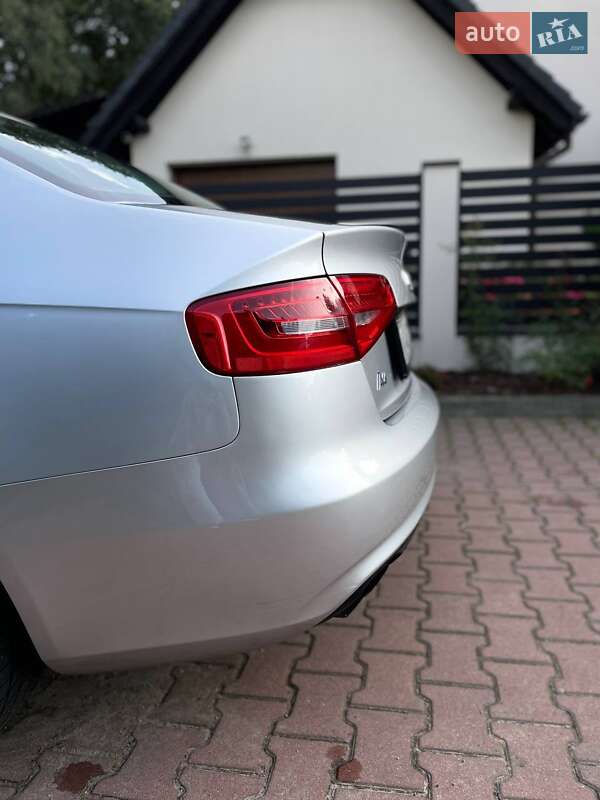 Седан Audi A4 2013 в Киеве