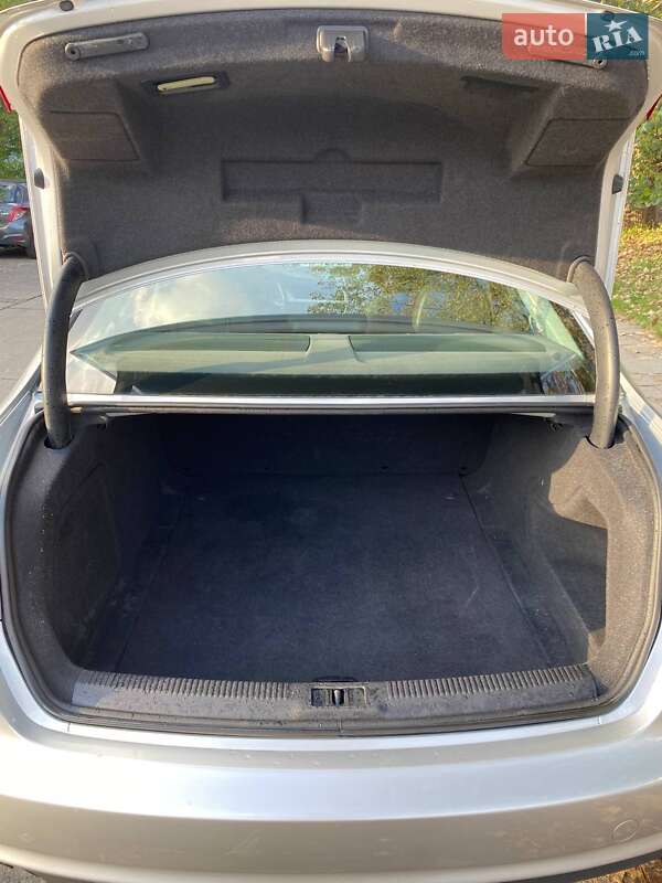 Седан Audi A4 2013 в Киеве