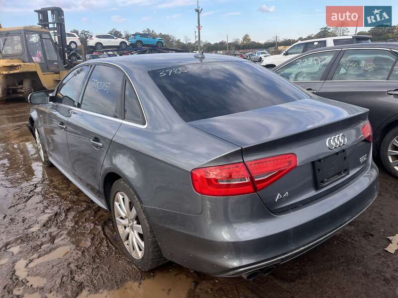 Седан Audi A4 2015 в Львове