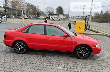 Седан Audi A4 1996 в Чернівцях