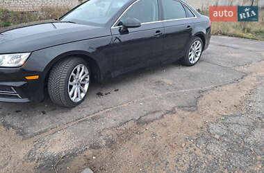 Седан Audi A4 2018 в 