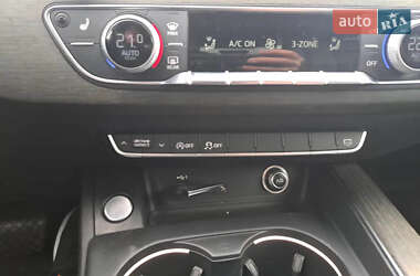 Седан Audi A4 2018 в 