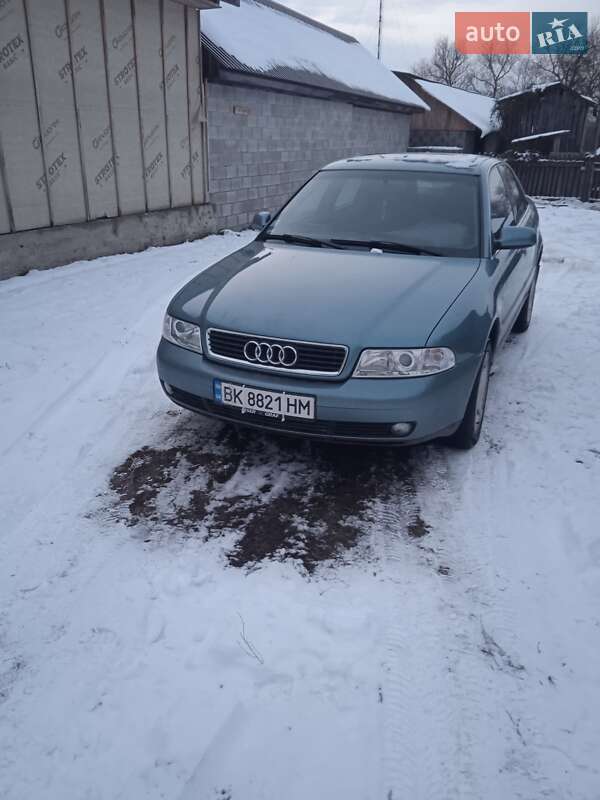 Седан Audi A4 1999 в Березному