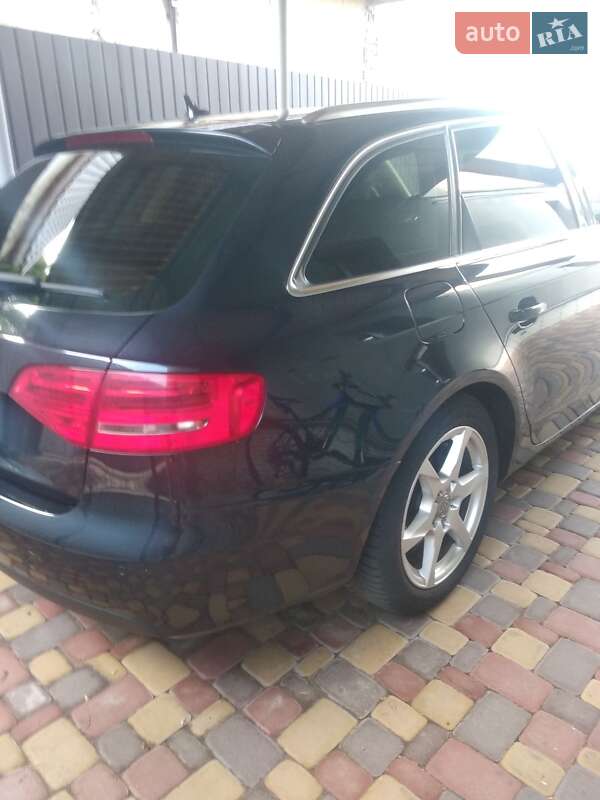 Универсал Audi A4 2011 в Глухове