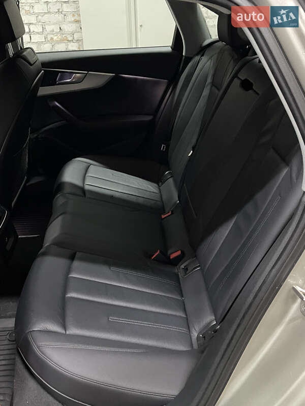 Седан Audi A4 2016 в Сокалі
