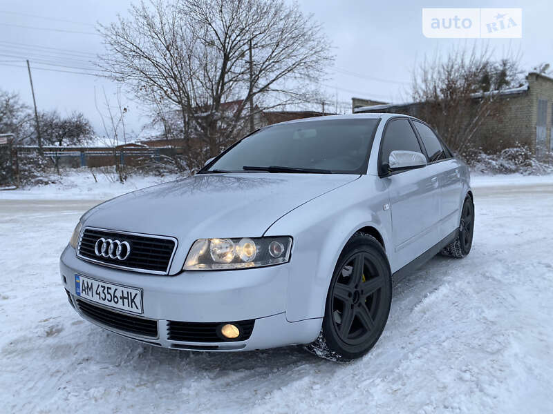 Седан Audi A4 2004 в 
