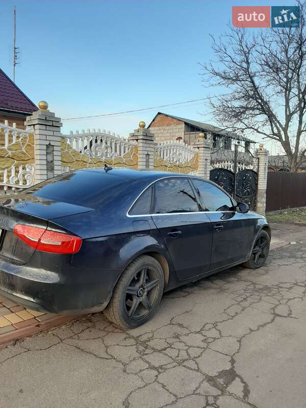 Седан Audi A4 2013 в Первомайске