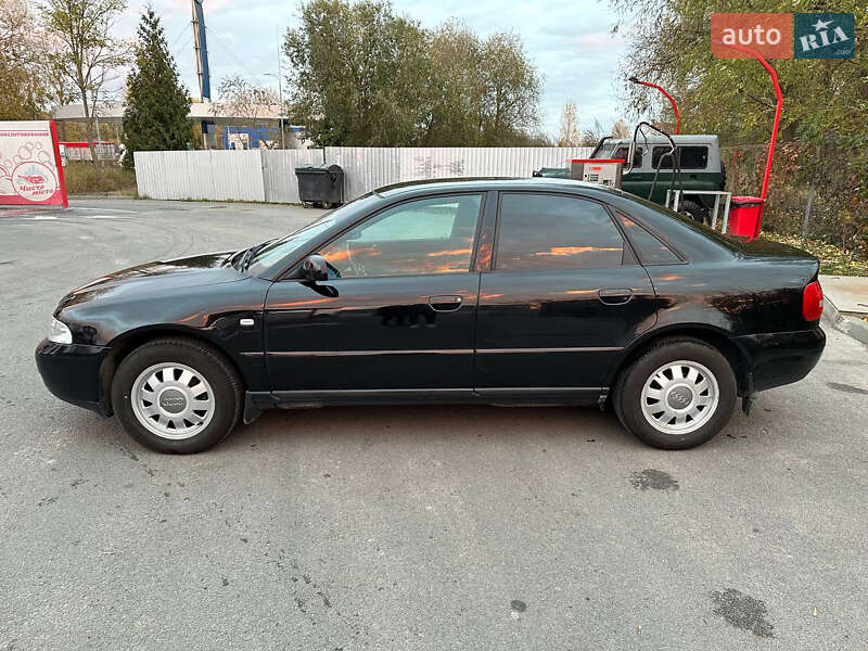 Седан Audi A4 2000 в Виннице