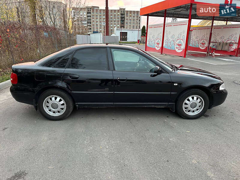 Седан Audi A4 2000 в Виннице