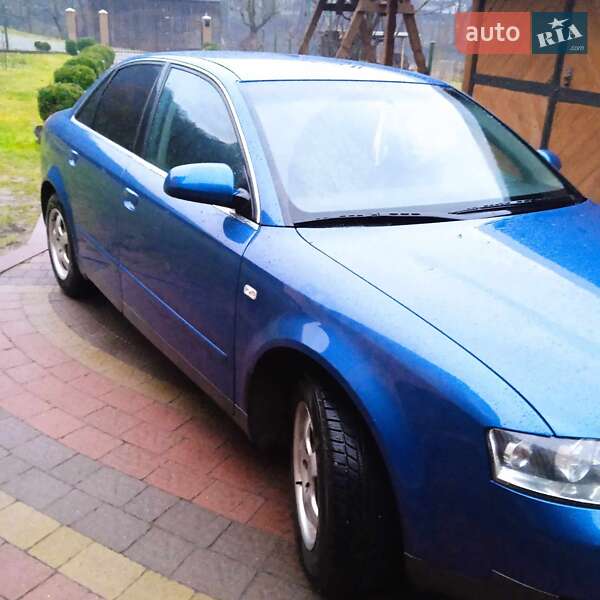 Седан Audi A4 2001 в Рахове