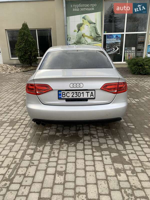 Седан Audi A4 2010 в Самборе