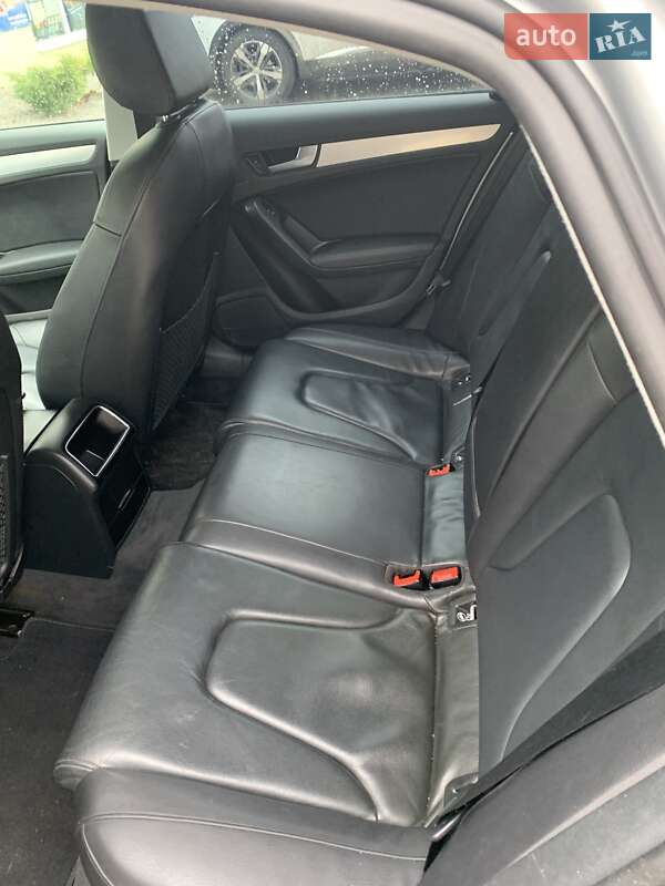 Седан Audi A4 2010 в Самборе